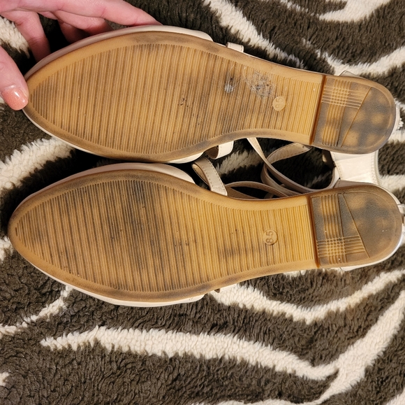 Flat Shoes - Picture 3 of 6